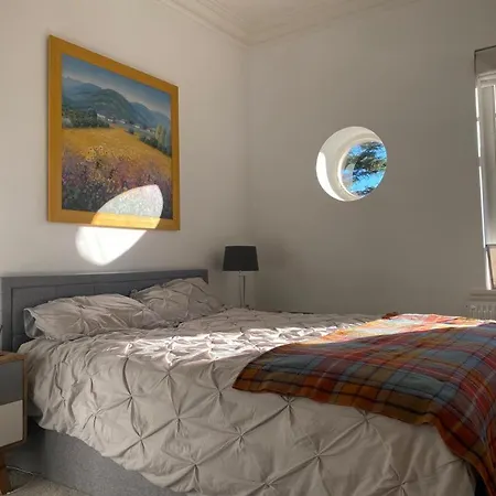 Picturesque Flat Surrounded By Stunning Gardens Apartment